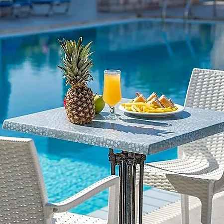 Hotel Alamis & 4*
